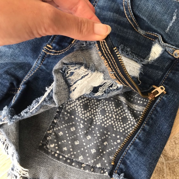 American Eagle Hi-Rise Shortie Zipper Jean Shorts - Picture 4 of 6